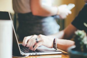 datenschutz-mobiles-computer-sicherheit-compliance-securitycoach-wien-noe-1185637_640 Die Datenschutzgrundverordnung ist für Unternehmen eine Chance, positiv wahrgenommen zu werden. Ihre KundInnen finden das gut